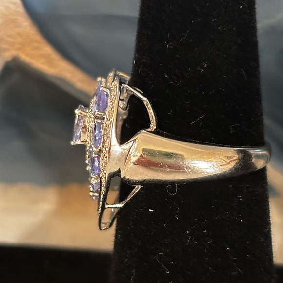 Tanzanite & Diamond Heart 💜 Ring - Picture 2 of 8